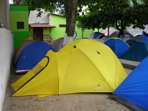 Camping estruturado na Ilha Grande com a barraca Apolo da Guepardo
