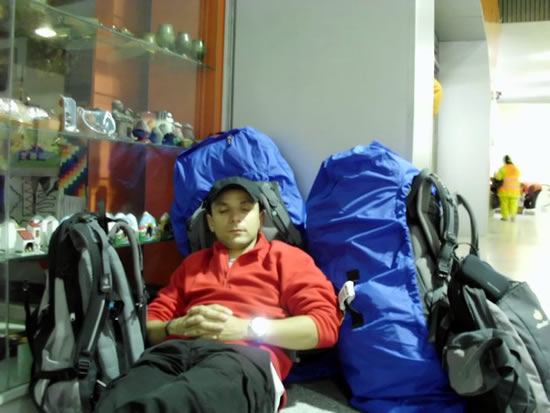 Dormindo no aeroporto de Santa Cruz de La Sierra
